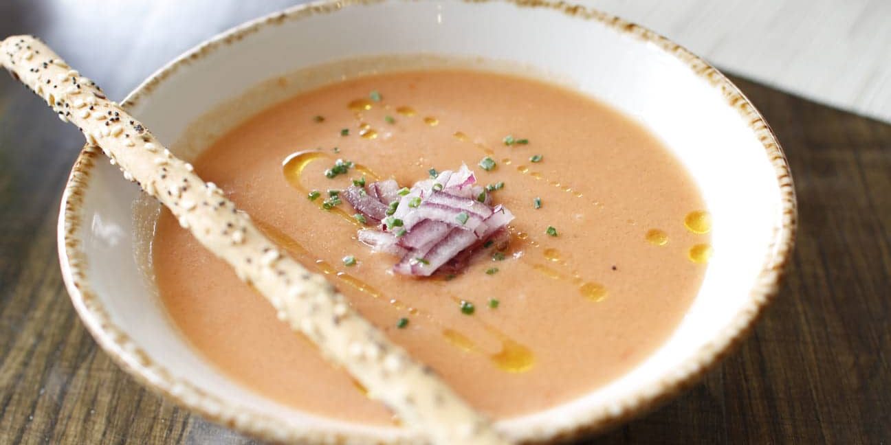 Año internacional de las frutas y verduras Plato de salmorejo de cafe late madrid