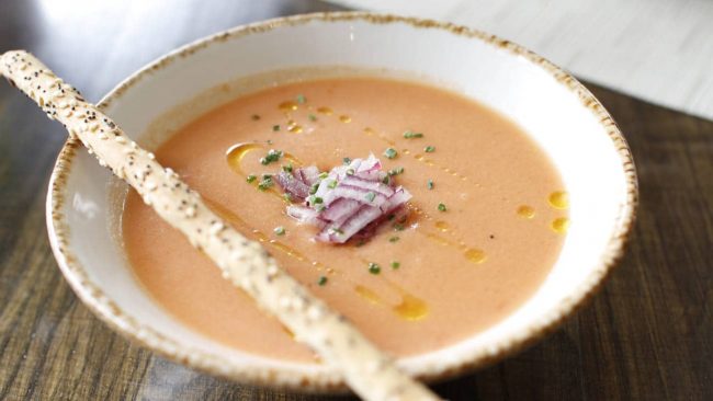 Año internacional de las frutas y verduras Plato de salmorejo de cafe late madrid
